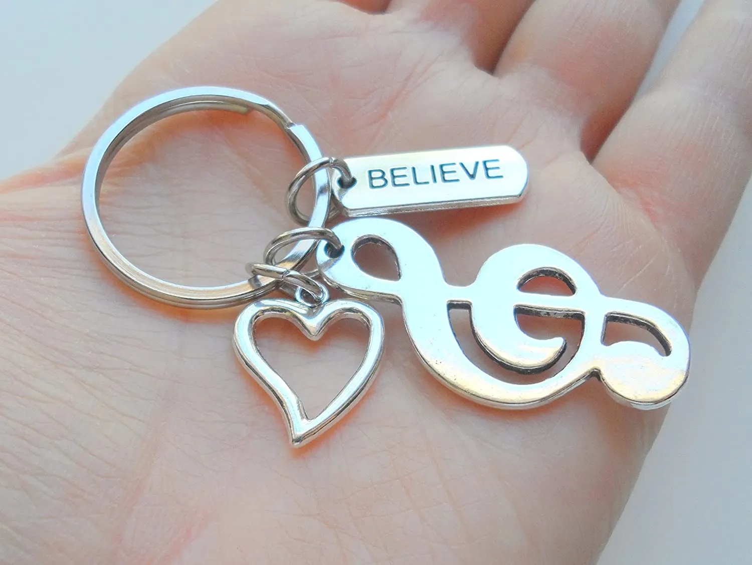 Custom Treble Clef Charm Keychain with Heart and Believe Charm, Personalized Graduate Keychain, Gift for Musician Graduate