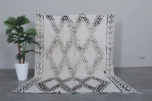 Elegant Moroccan Trellis Rug – Handwoven 5.3 X 7 Feet