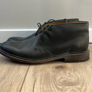 Frye Men’s Black Leather James Chukka Classic Boot Size 10D