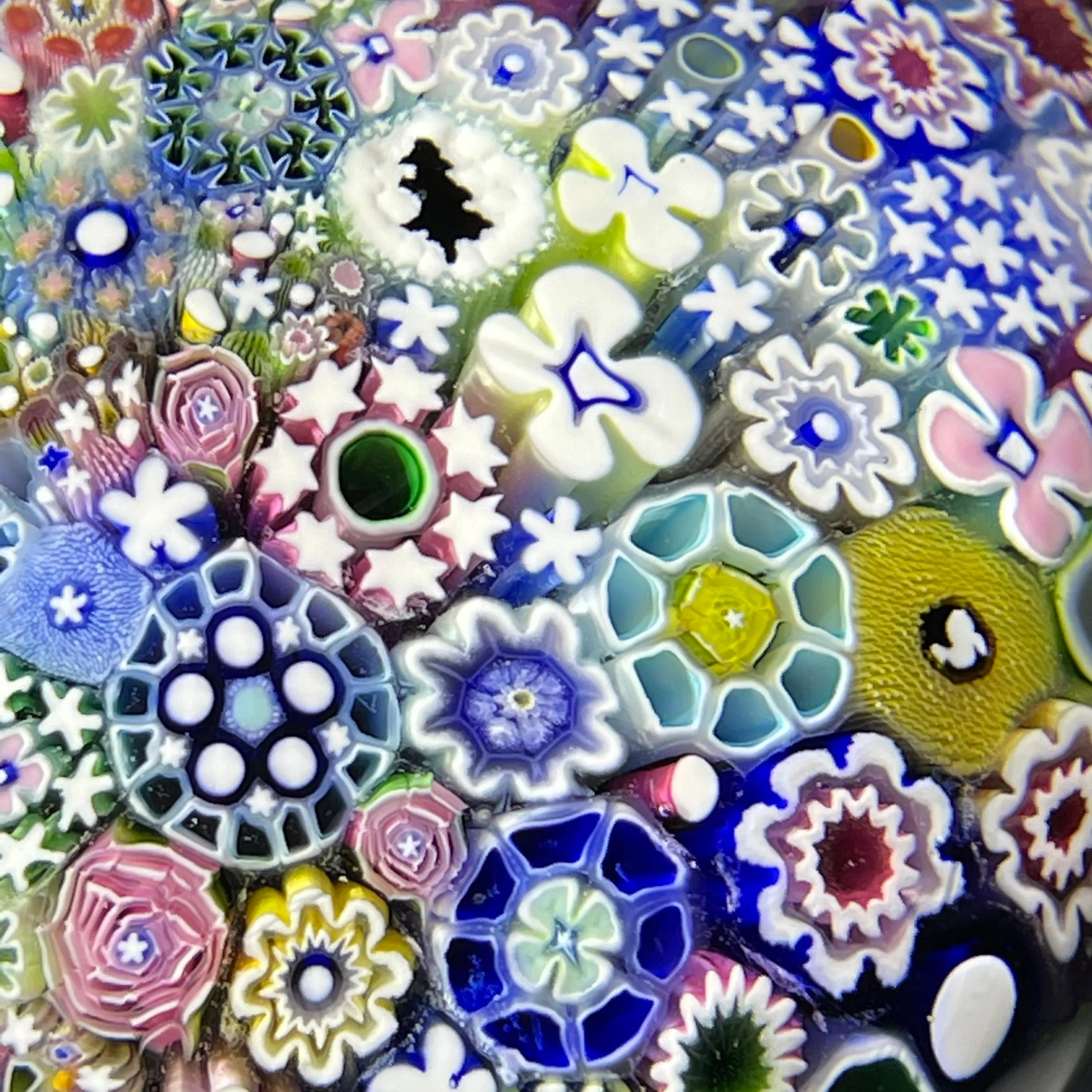 Magnum Damon MacNaught 2021 Complex Millefiori Closepack with Roses, Dogwood Blossoms, & Silhouettes