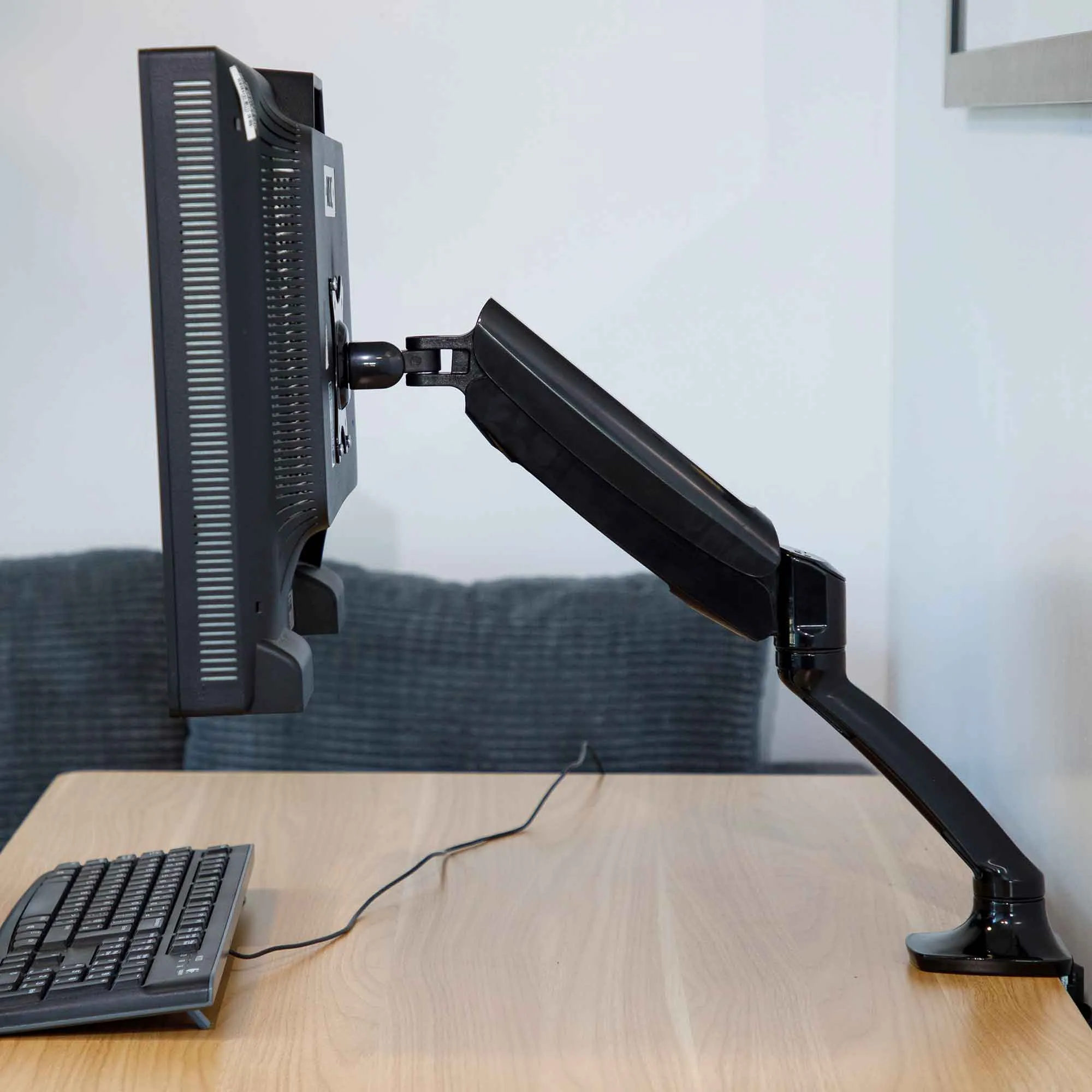Single Monitor Arm, Adjustable & Rotating 9kg Load Capacity, 10-27" Screens - Black - DH24