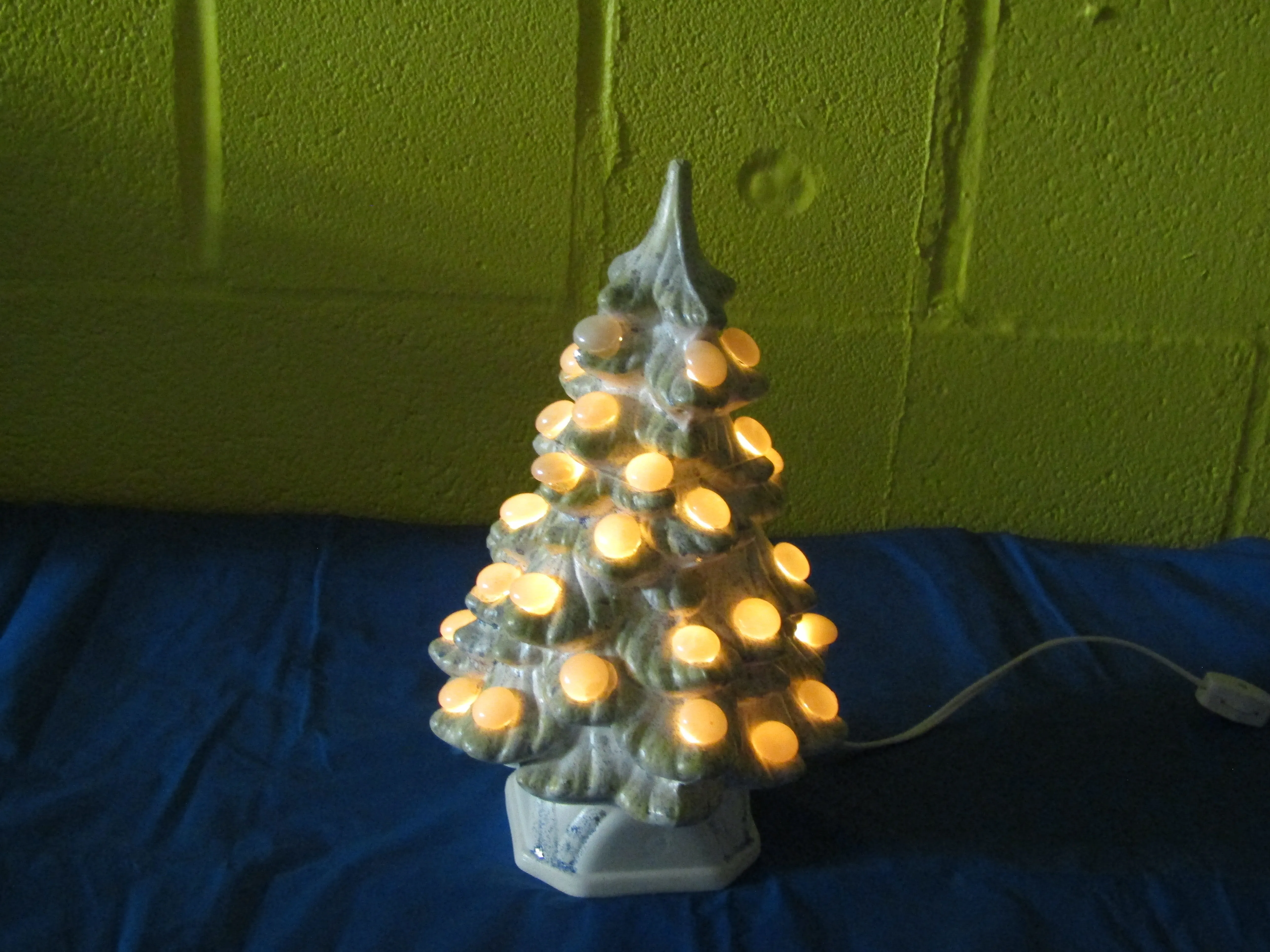 Tree - 13" Themed, Kit