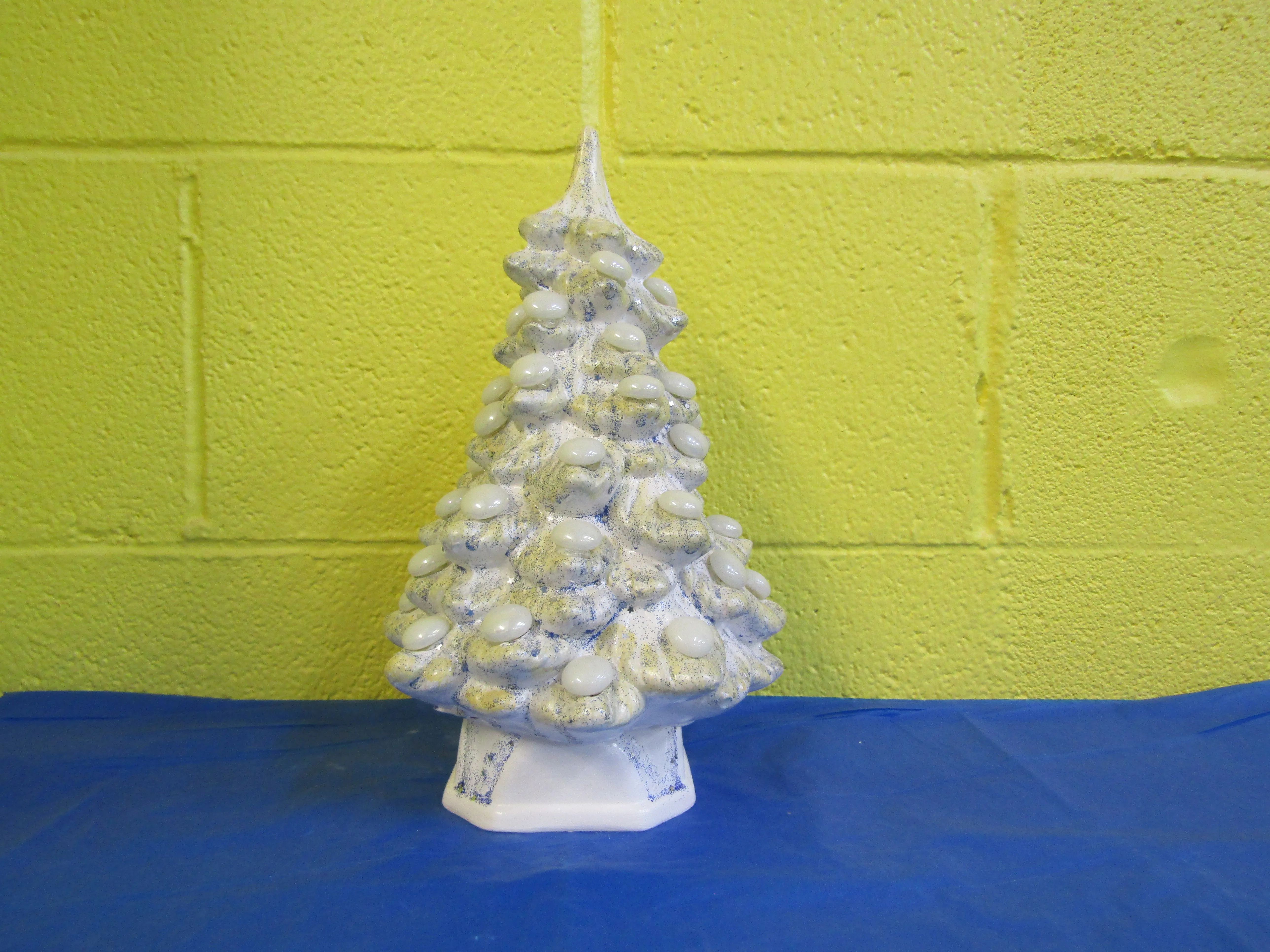 Tree - 13" Themed, Kit